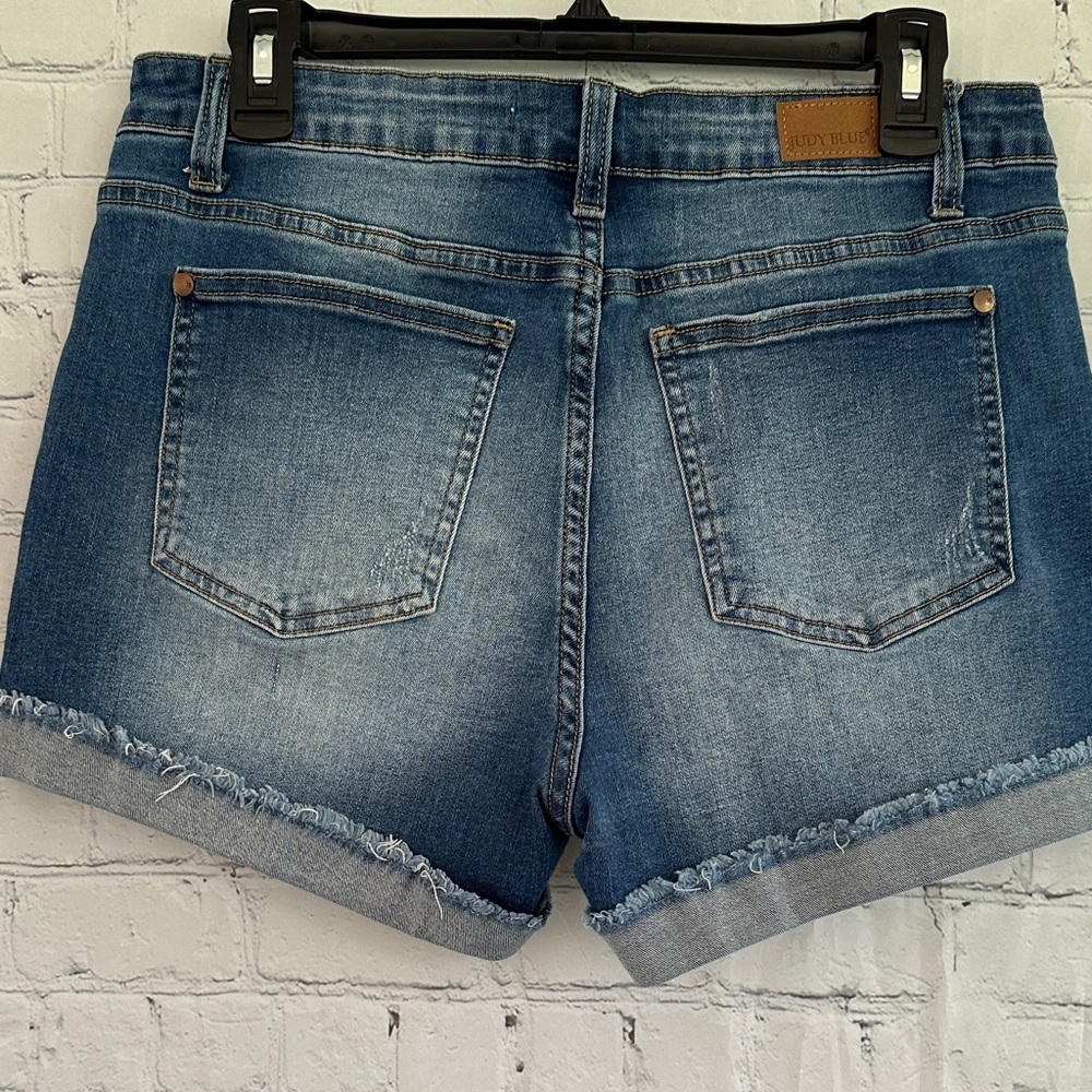 Judy Blue Medium Blue Slightly Distressed Rolled Fray Hem Jean Shorts size 10 - Picture 6 of 9